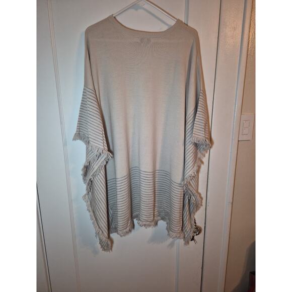 Vineyard Vines Merino Wool Fringe Poncho Cape Women's size M/L‎ - Picture 2 of 5